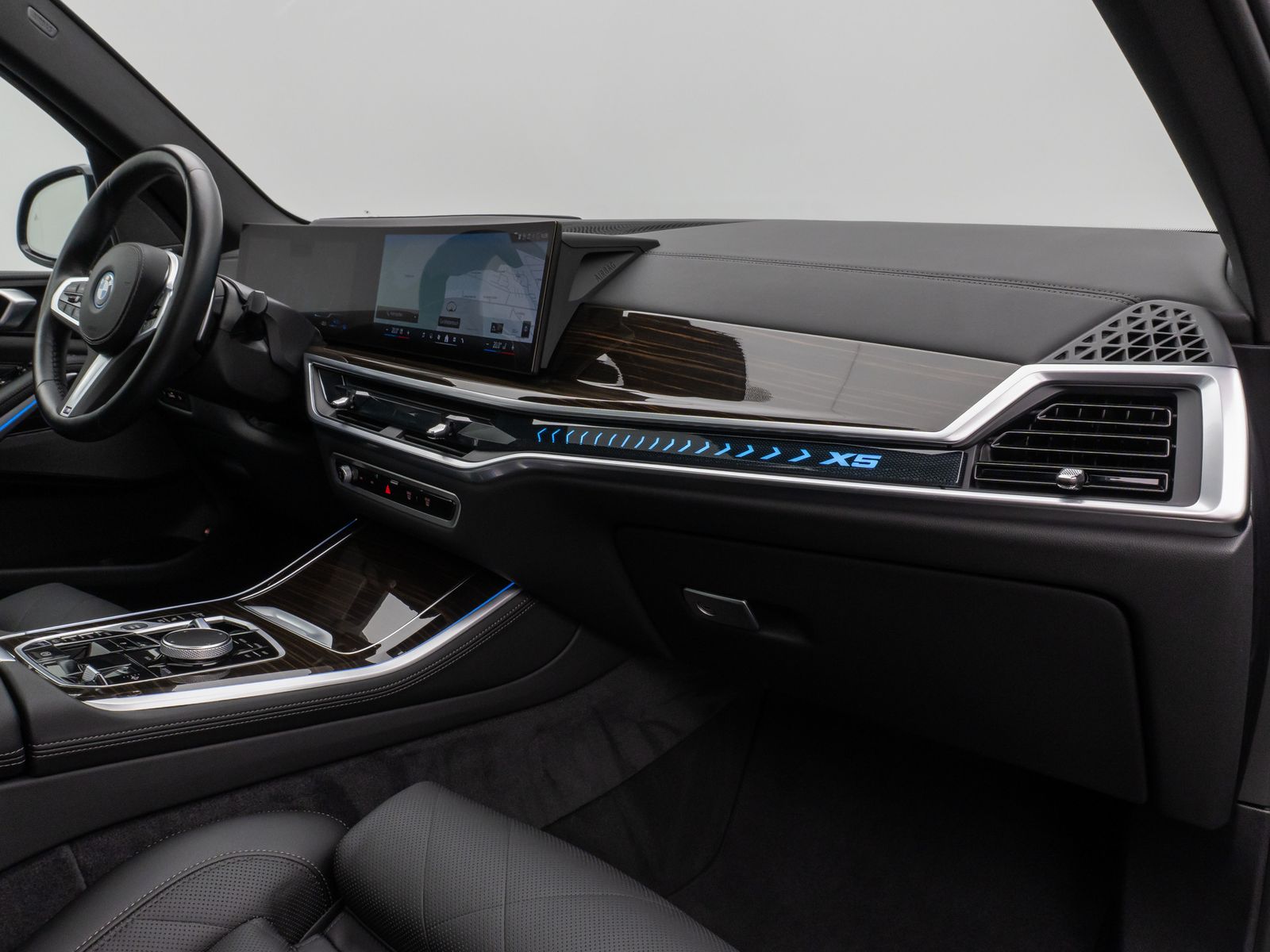 Fahrzeugabbildung BMW x5 xD50e M SportPro Panorama 360°HUD DAB H/K 21"