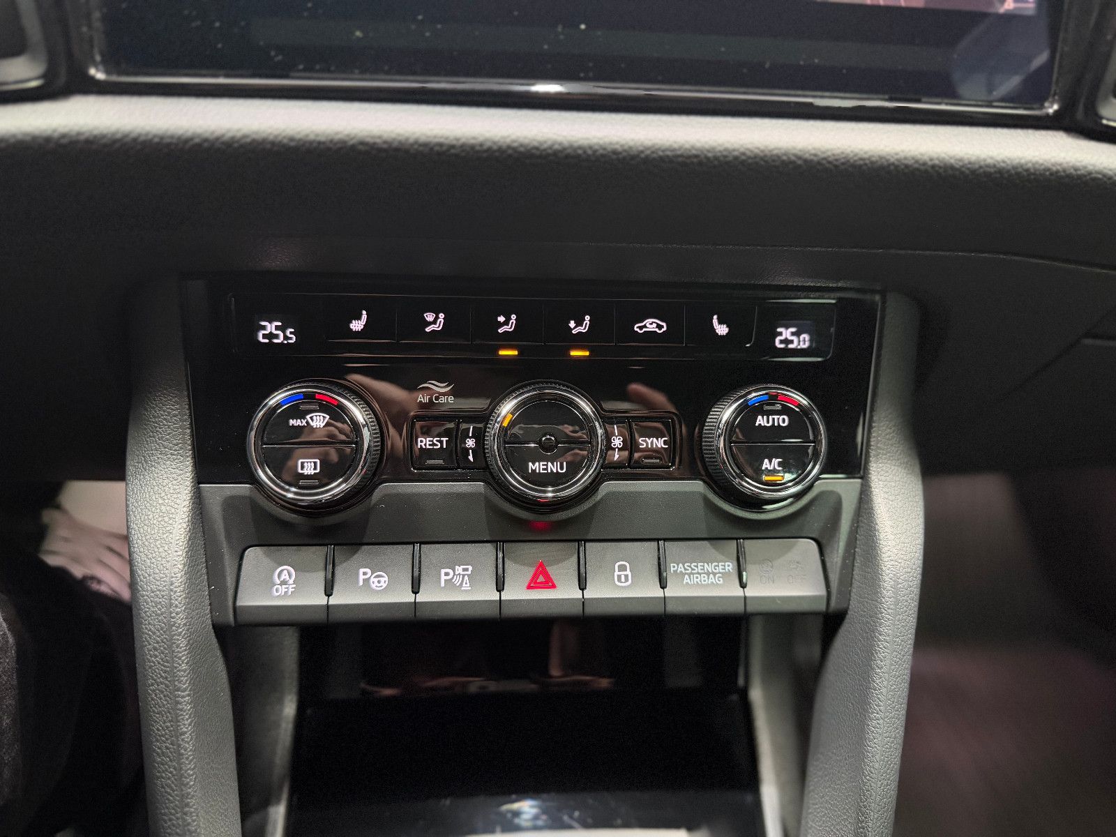 Fahrzeugabbildung SKODA Kodiaq Sportline 4x4|CANTON|360°|AHK
