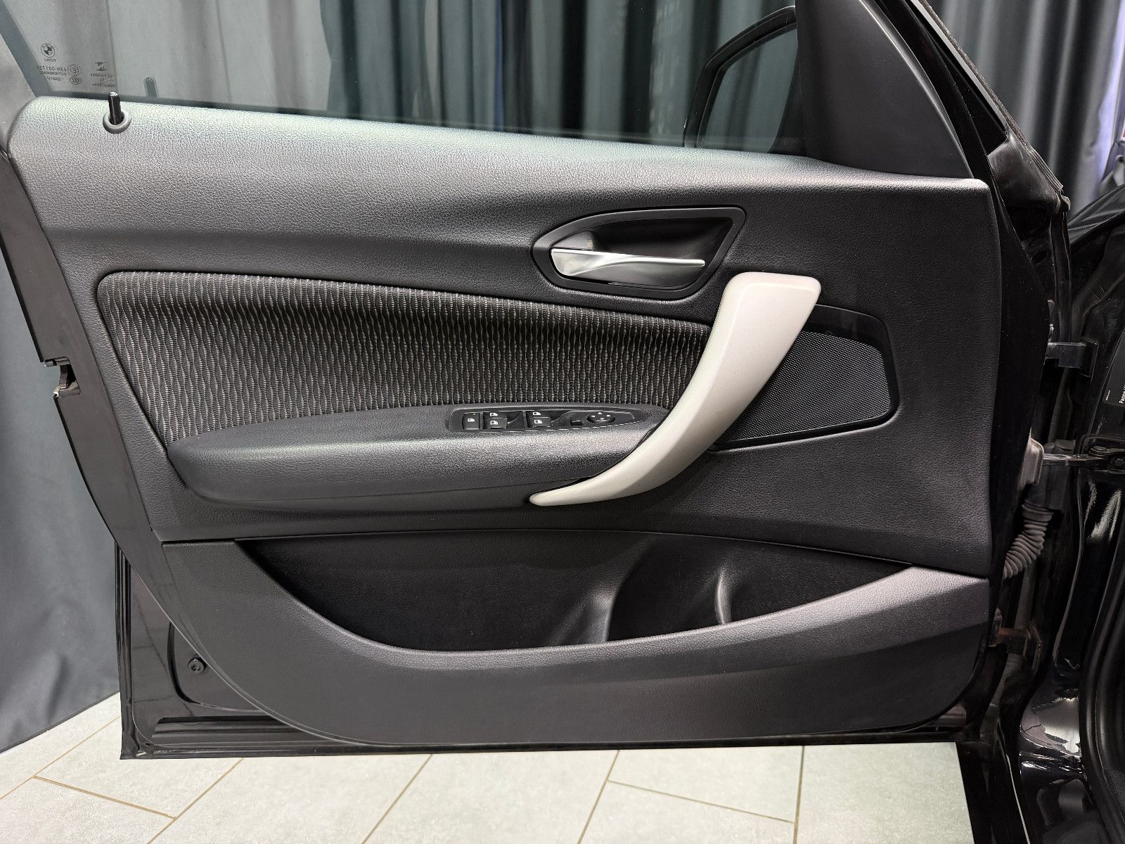 Fahrzeugabbildung BMW 120d xDrive Advantage|AUTOMATIK|HIFI|PDC|PANO|NA