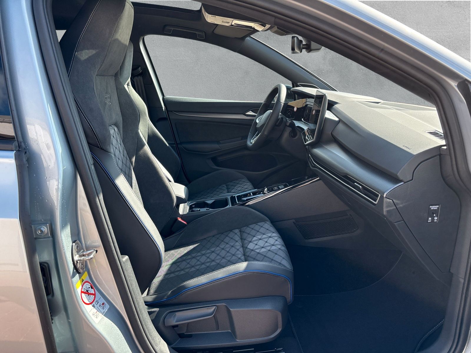 Fahrzeugabbildung Volkswagen Golf 2.0 TDI DSG R-Line AHK