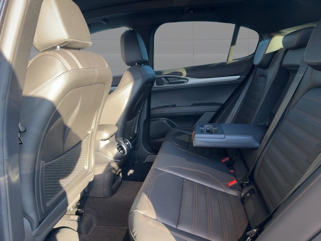 Fahrzeugabbildung Alfa Romeo Stelvio INTENSA Q4, AHK, Leder, PDC, Navi,