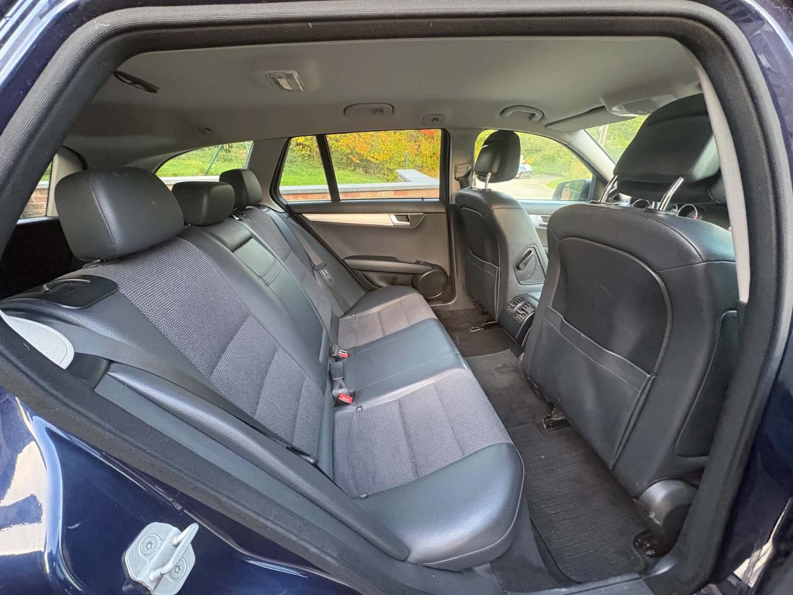 Mercedes-Benz C200 2012 — photo 8