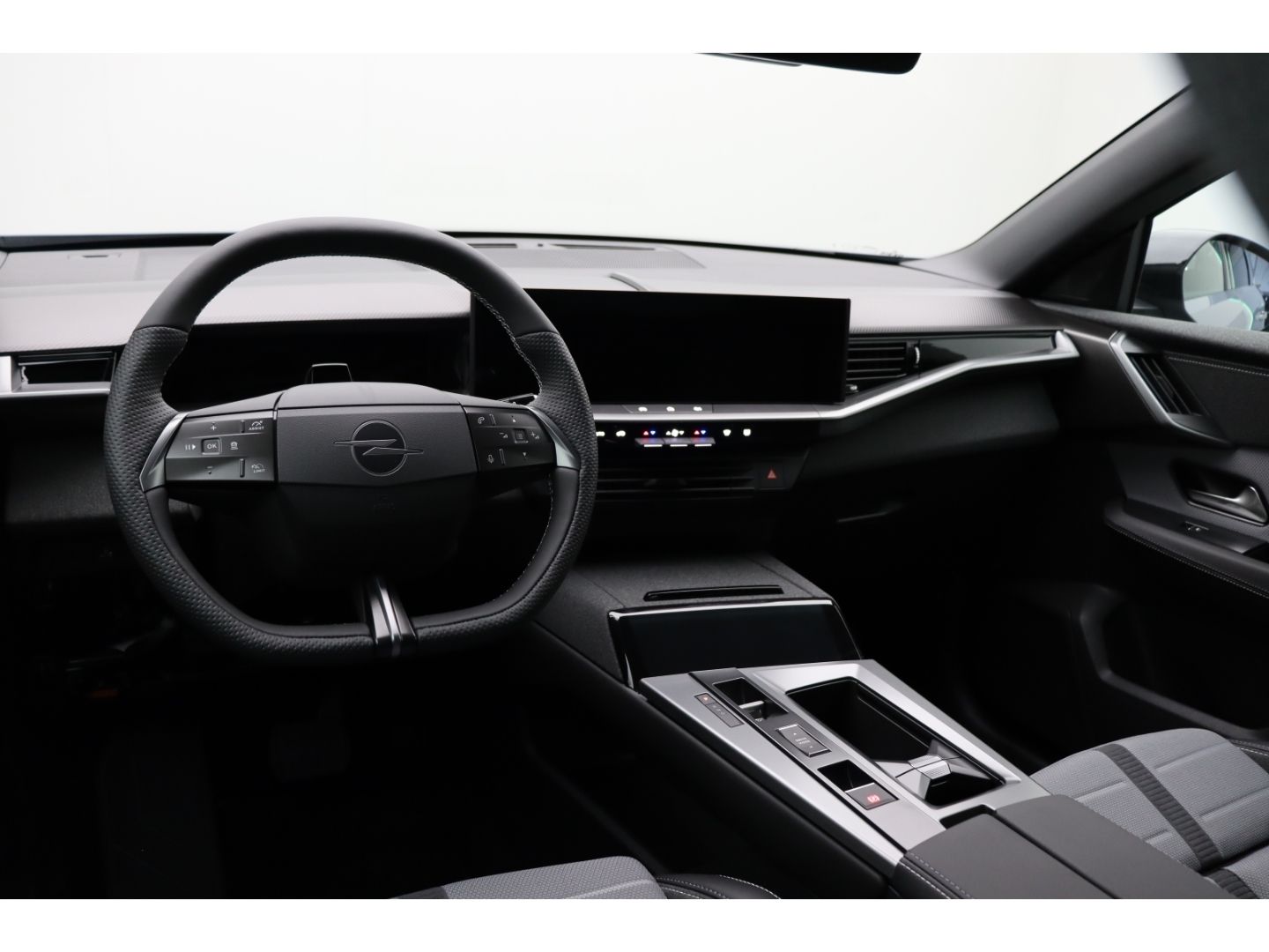 Fahrzeugabbildung Opel Grandland Electric 157 kW GS Tech Paket,Allwette