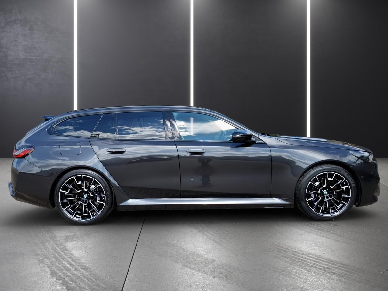 BMW M5 Touring xDrive+BOWERS&WILKINS+ICONIC GLOW+