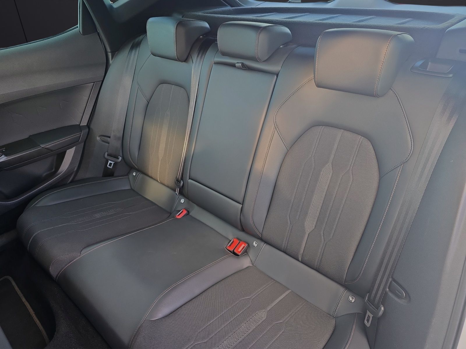 Fahrzeugabbildung CUPRA Formentor 1.5 TSI DSG ACC KAMERA LED