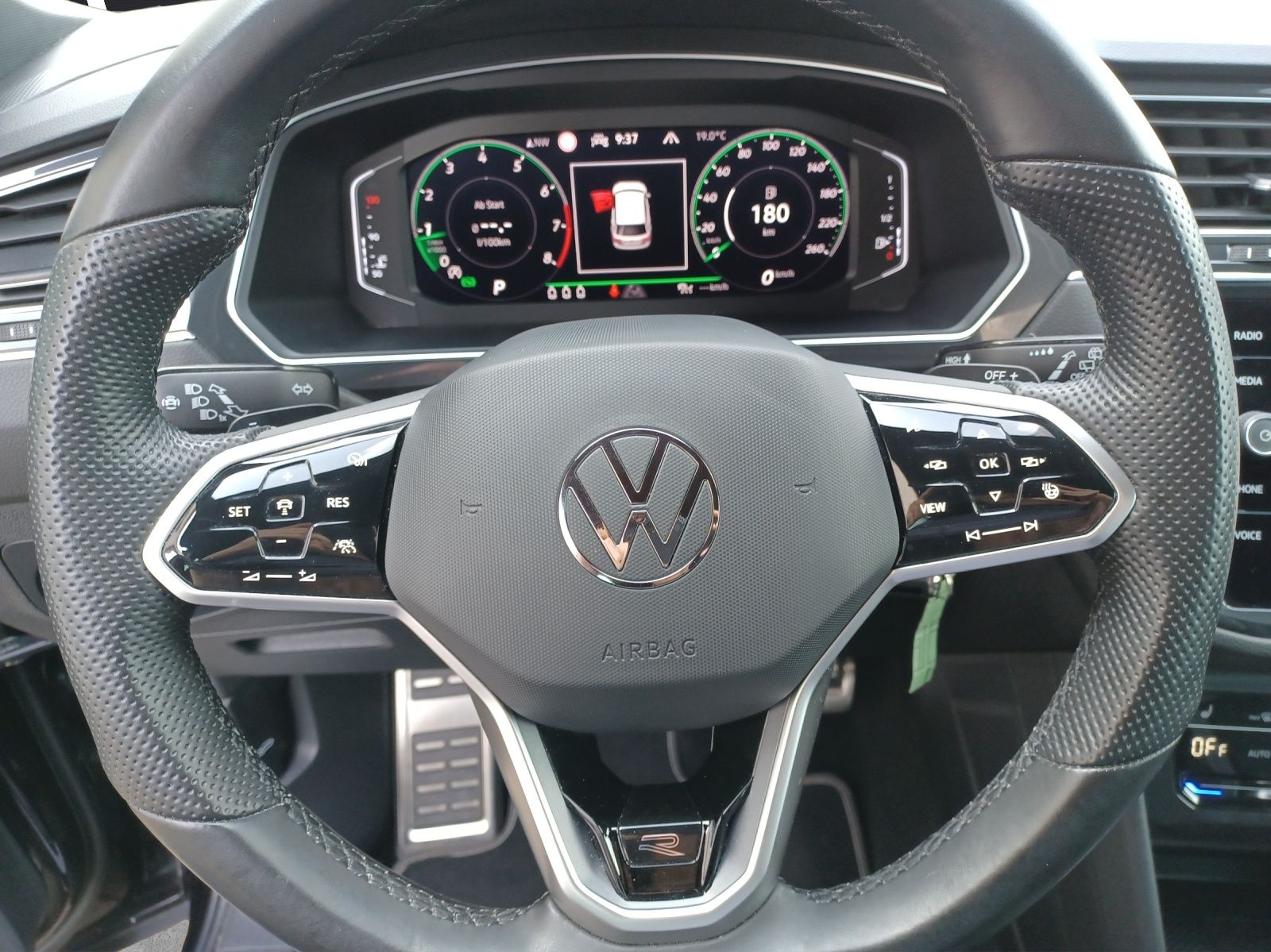 Fahrzeugabbildung Volkswagen Tiguan TSI R-Line 4M DSG R-Lin STH Matrix AHK Na