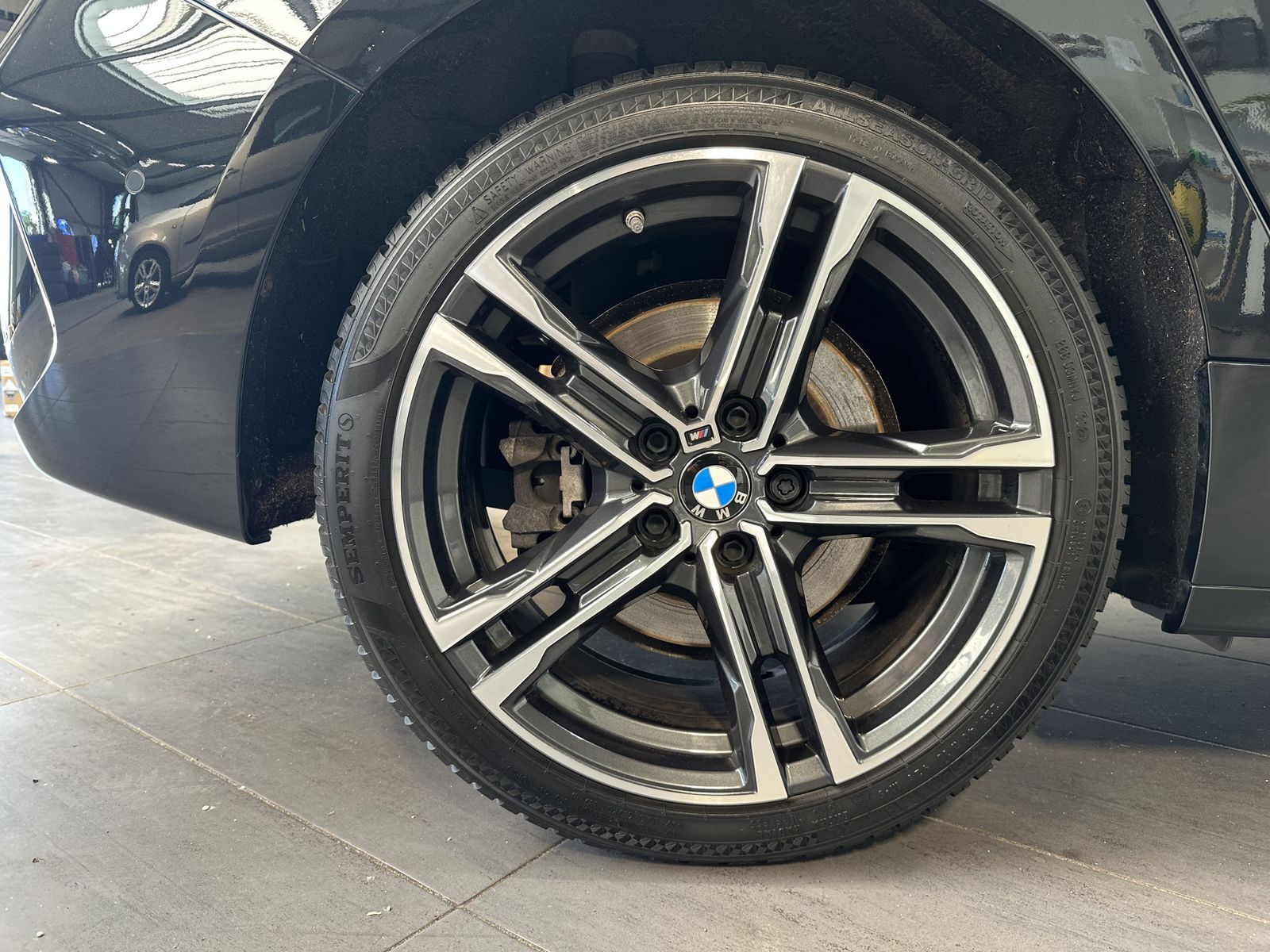Fahrzeugabbildung BMW 120i M-Sport NAV+LED+PANO+SHZ+KAM+PARKASS+18ZOLL
