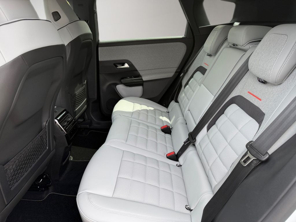 Fahrzeugabbildung Citroën C5 Aircross Hybrid 145 TEAM D mit Winter Paket