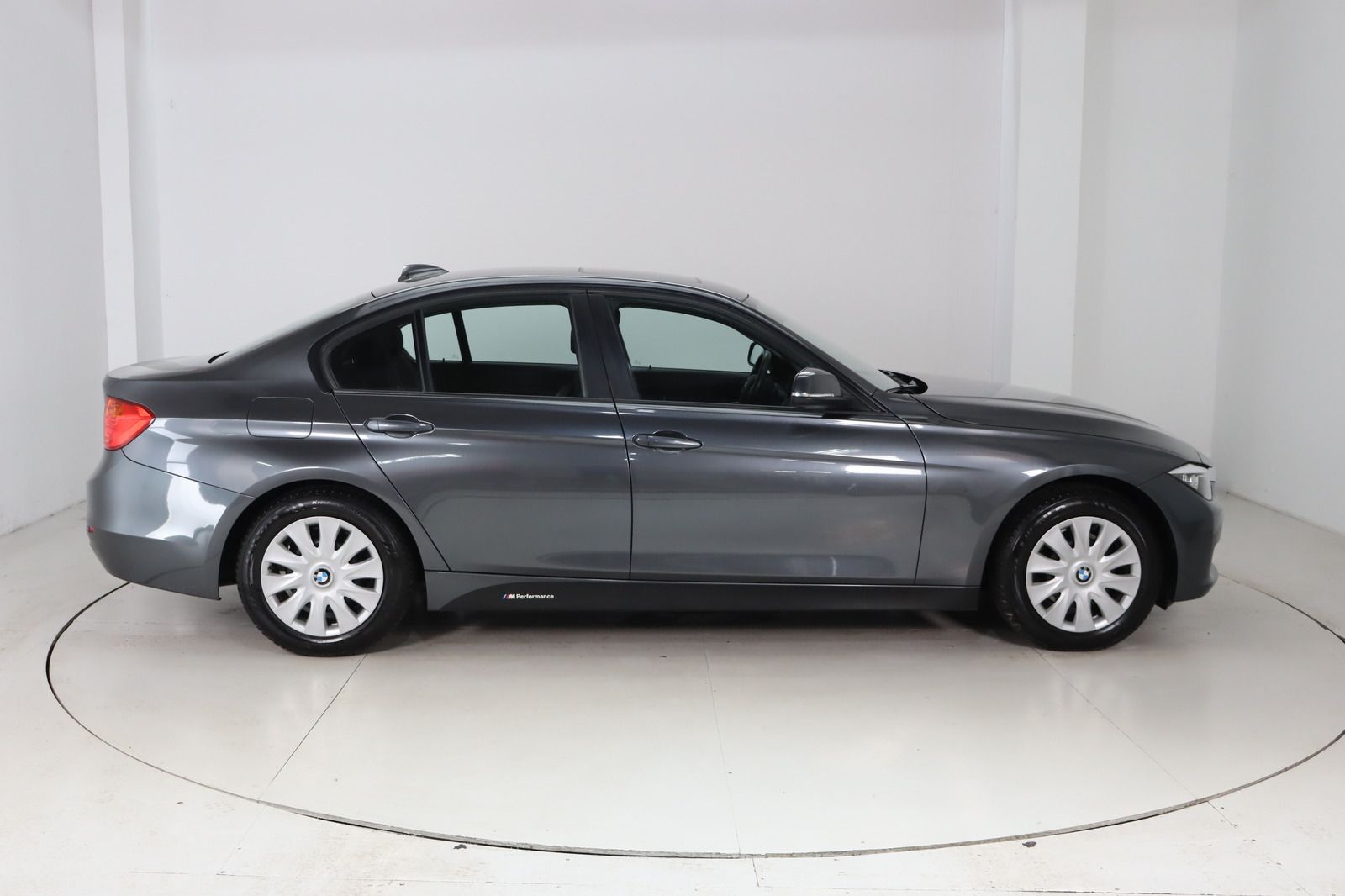 Fahrzeugabbildung BMW 320 i * AHK * Navi * SD