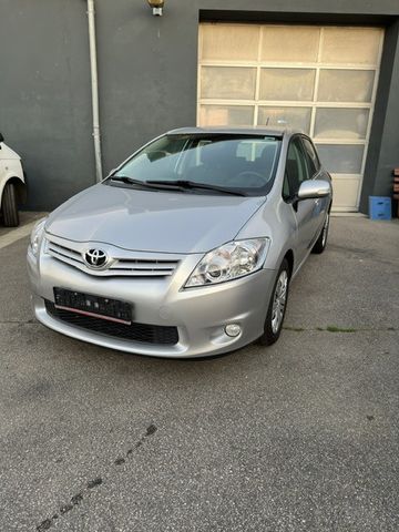 Toyota Auris Life+