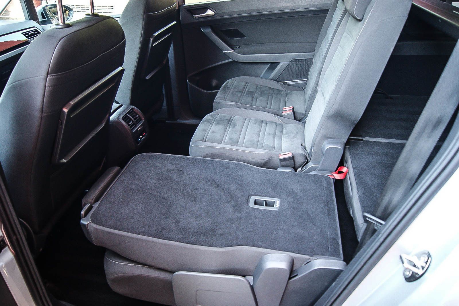 Fahrzeugabbildung Volkswagen Touran 15TSI Comfort DSG 7-SITZER VIRTUAL ANHZV