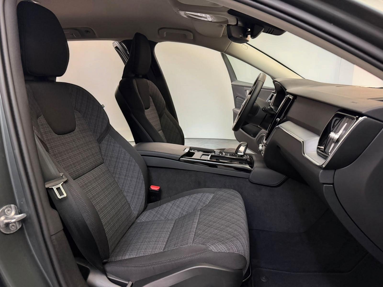 Volvo V60 Kombi Core Hybrid AWD*ACC*AHK*LED*KEYLESS