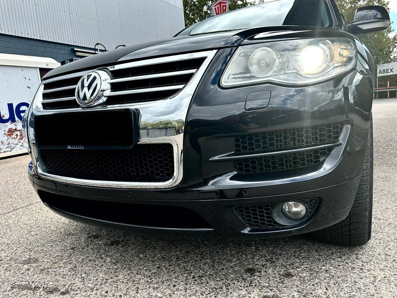 Volkswagen Touareg 2009 — rear view