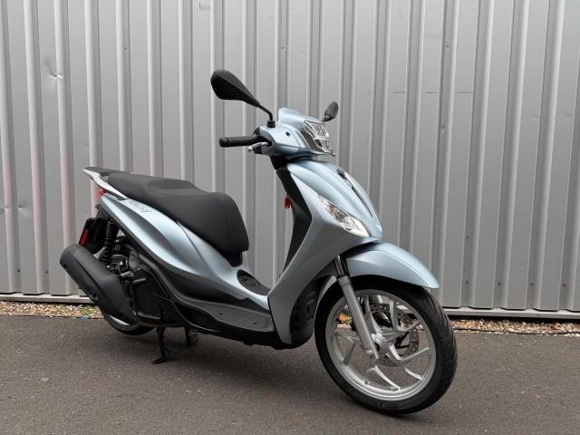 Piaggio Medley 125 E5+ Silber Vorführer nur 308km