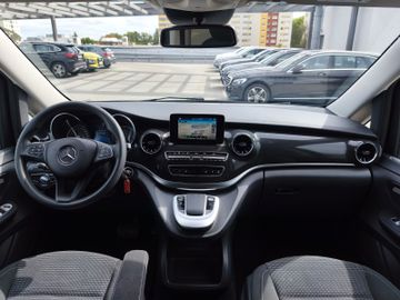 Mercedes V 220 - 6