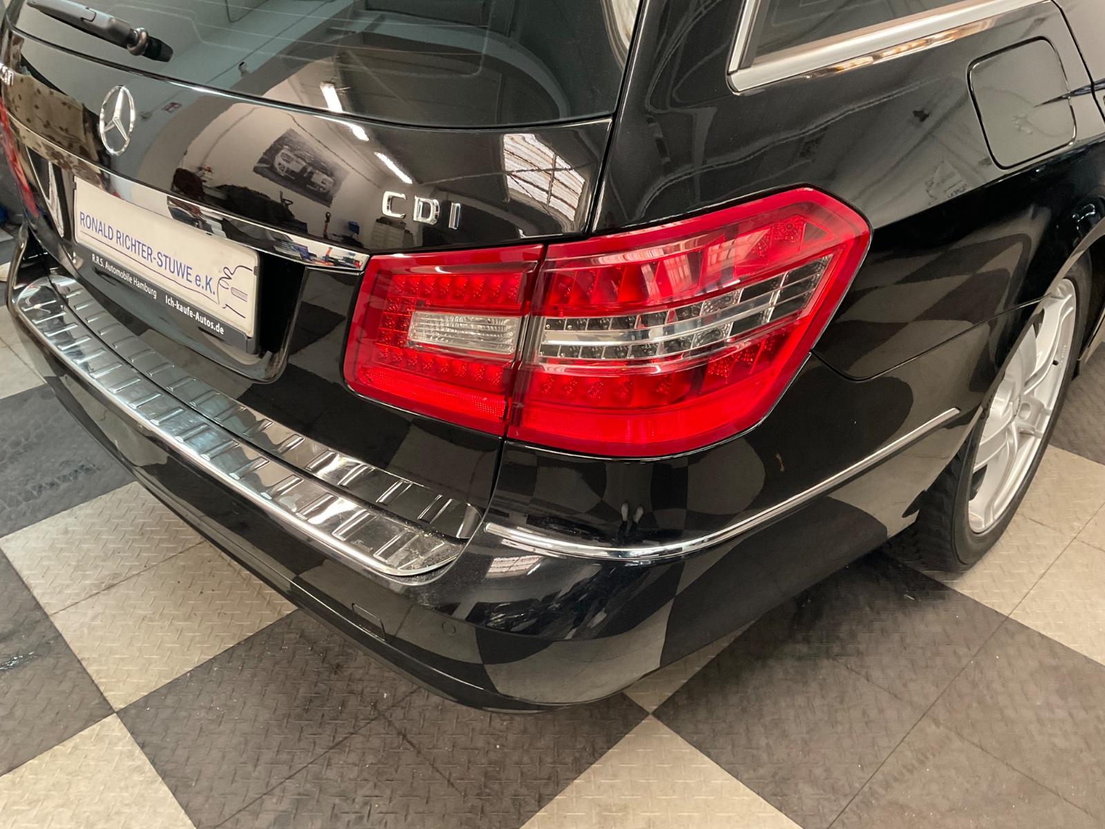 Mercedes-Benz E220 2011 — photo 16