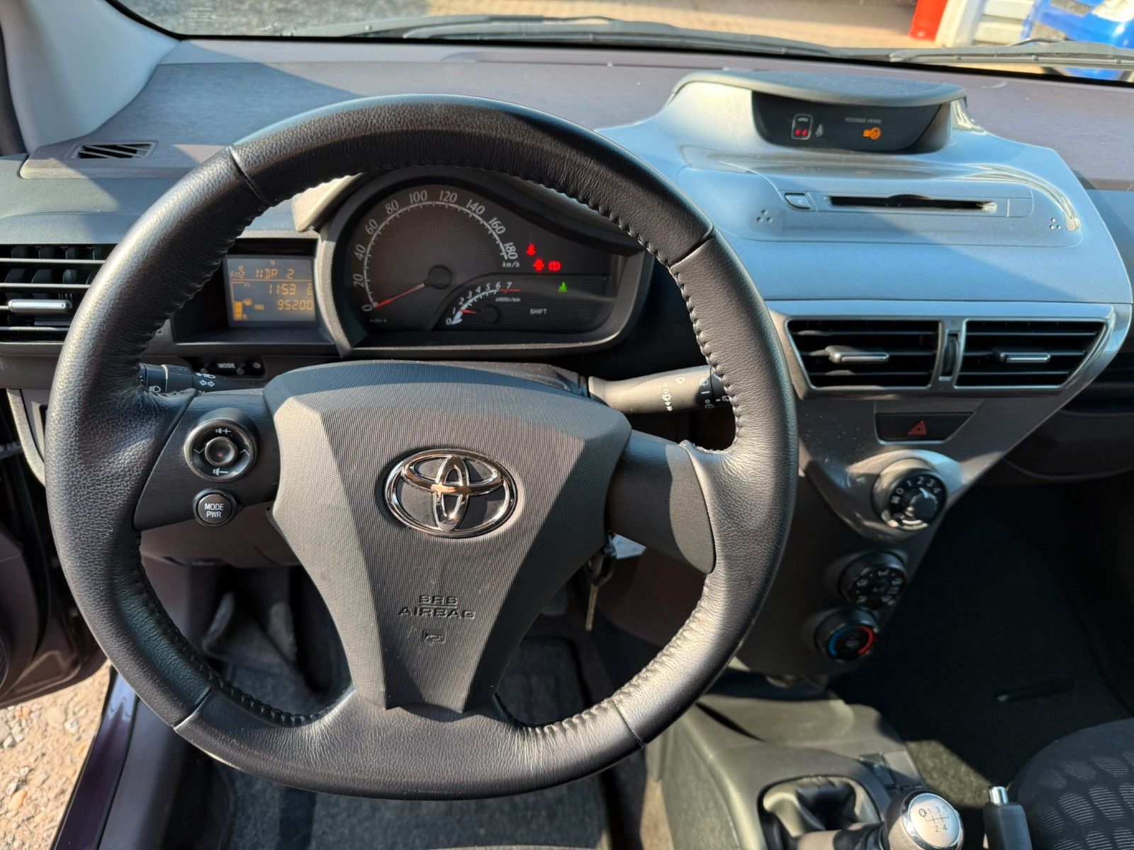 Fahrzeugabbildung Toyota IQ 1,0