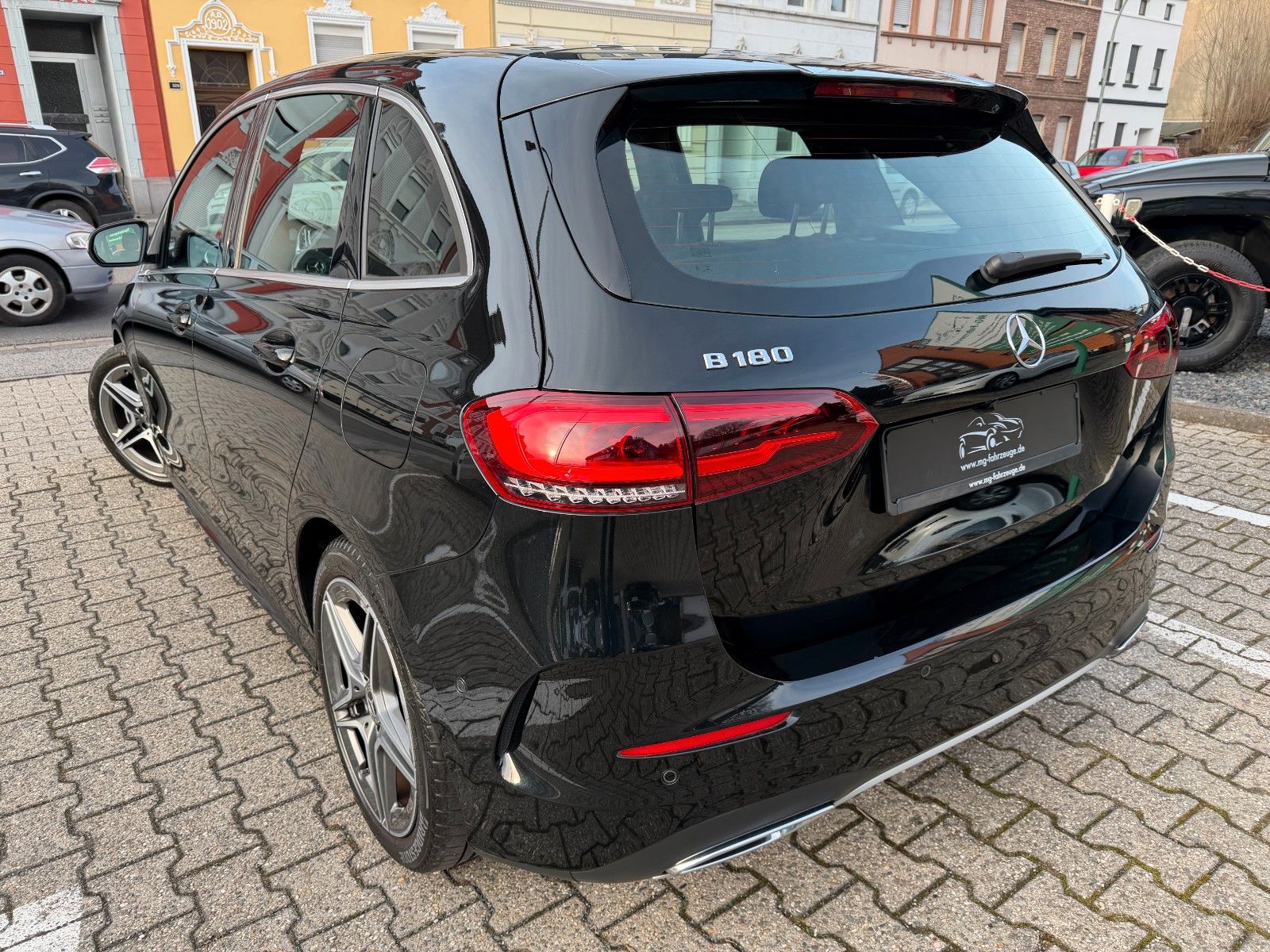 Fahrzeugabbildung Mercedes-Benz B 180 AMG LINE PANO NAVI KAMERA MBUX LED AHK