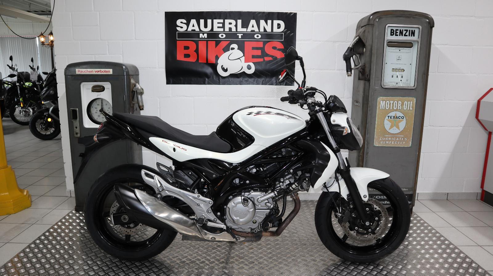 Suzuki Gladius 650  SFV650 ABS   1.Hand