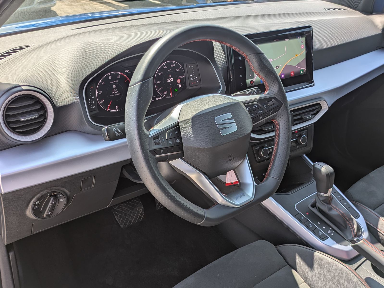Fahrzeugabbildung SEAT Arona 1.0 TSI FR DSG AHK*ACC*LED*APP*DAB*KAMERA