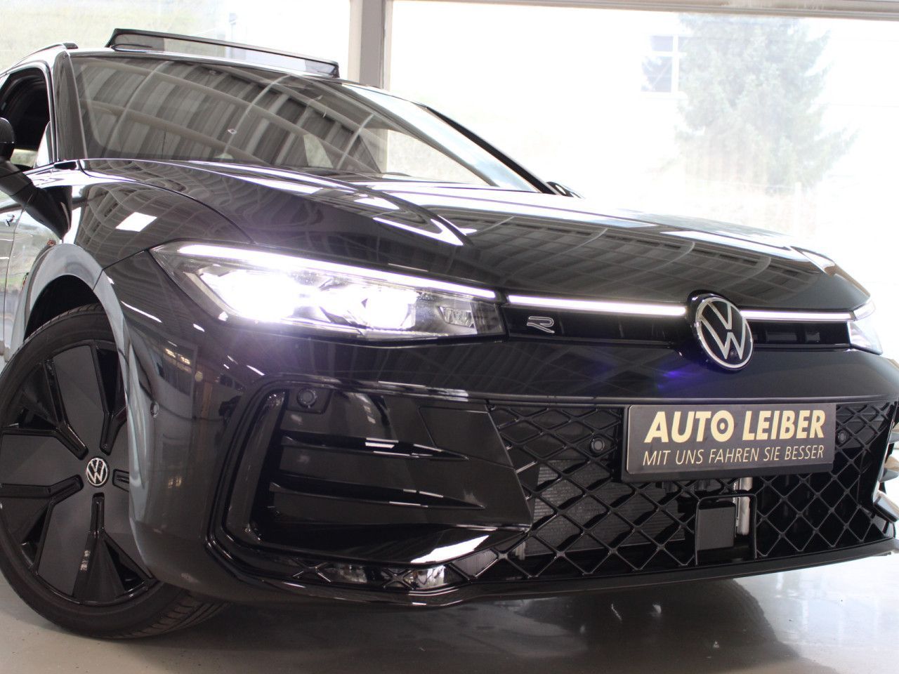 Fahrzeugabbildung Volkswagen Passat Variant 2.0 TDI SCR 4M R-LINE