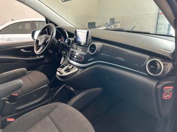Mercedes V 220 - 9