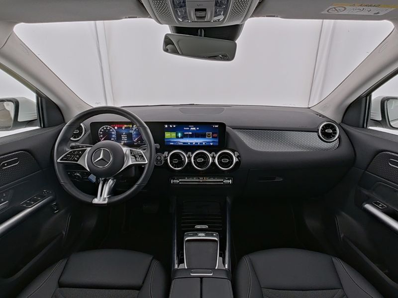 Fahrzeugabbildung Mercedes-Benz GLA 200 Progressive*AHK*Pano*LED*Kamera*CarPlay*