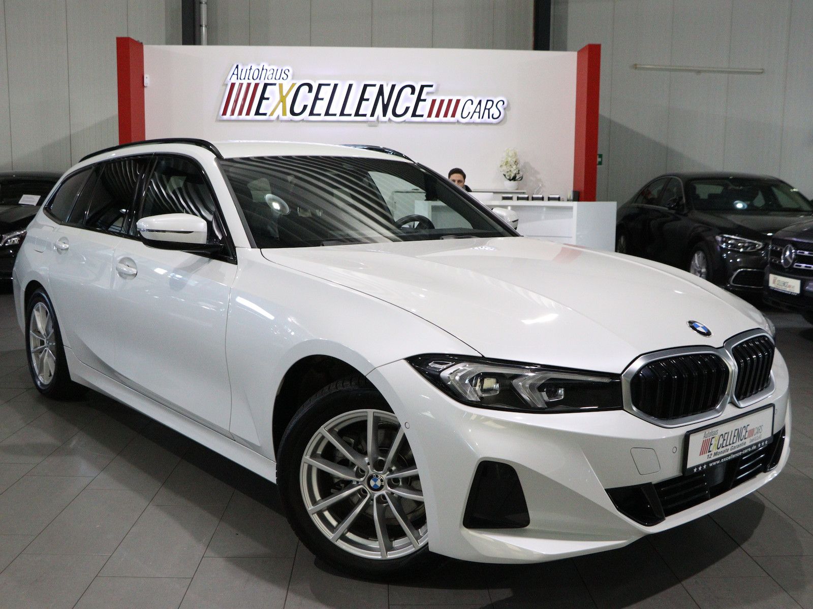 BMW 318d Touring SHADOW LEDER CURVED LED 3-ZONEN foto 3