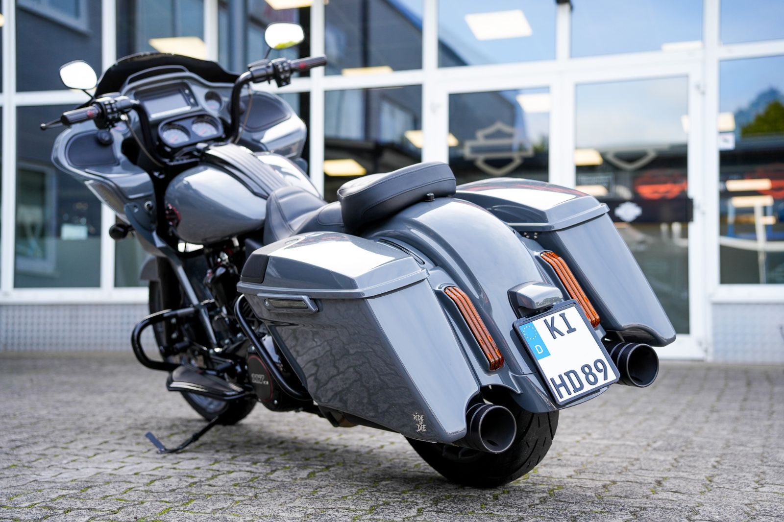 Fahrzeugabbildung Harley-Davidson FLTRXSE CVO Road Glide - JEKILL & HYDE -