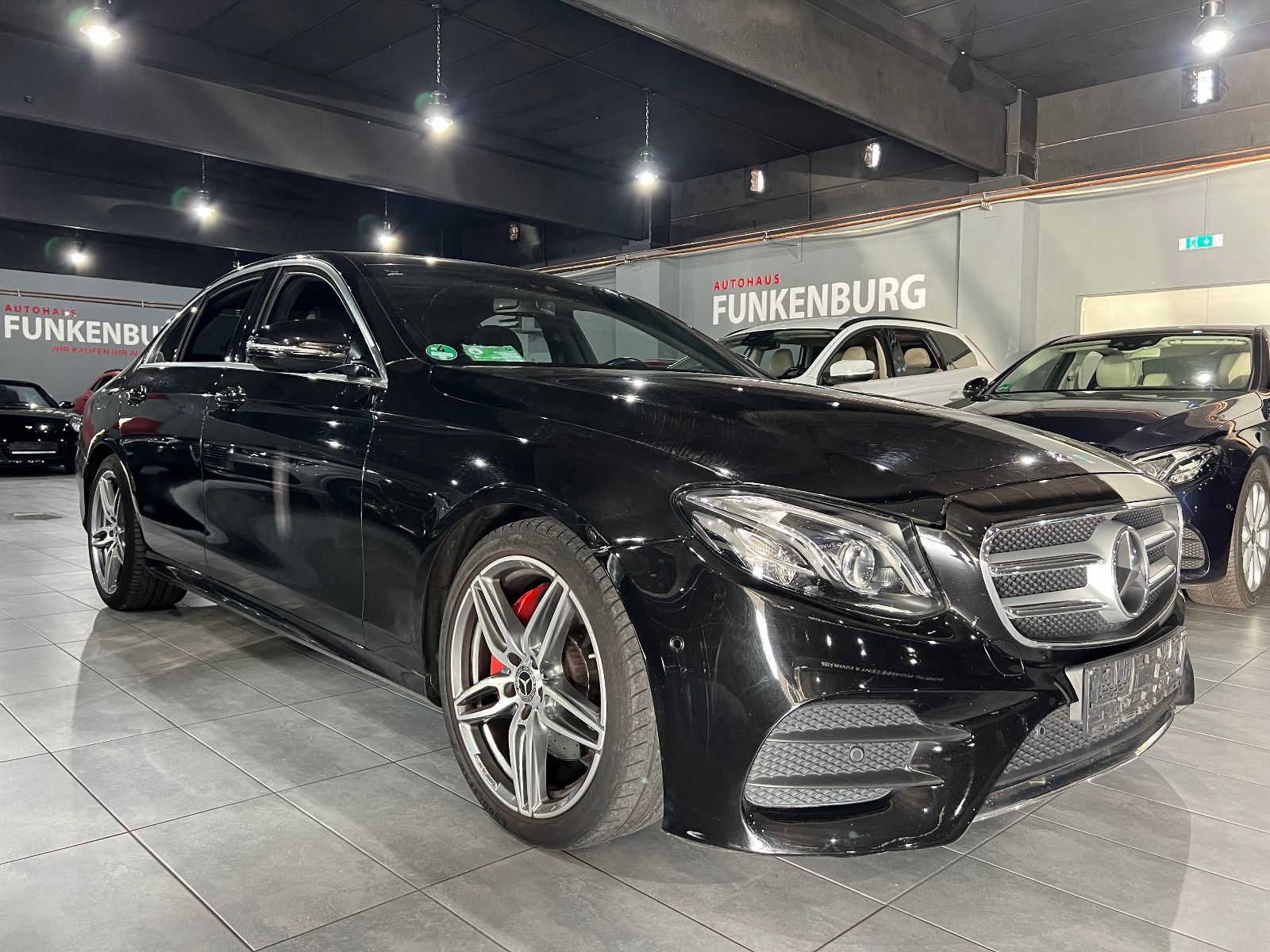 MERCEDES-BENZ E 220 d Lim. AMG AUT/LED/AHK/TOWI/LEDER/KAMERA