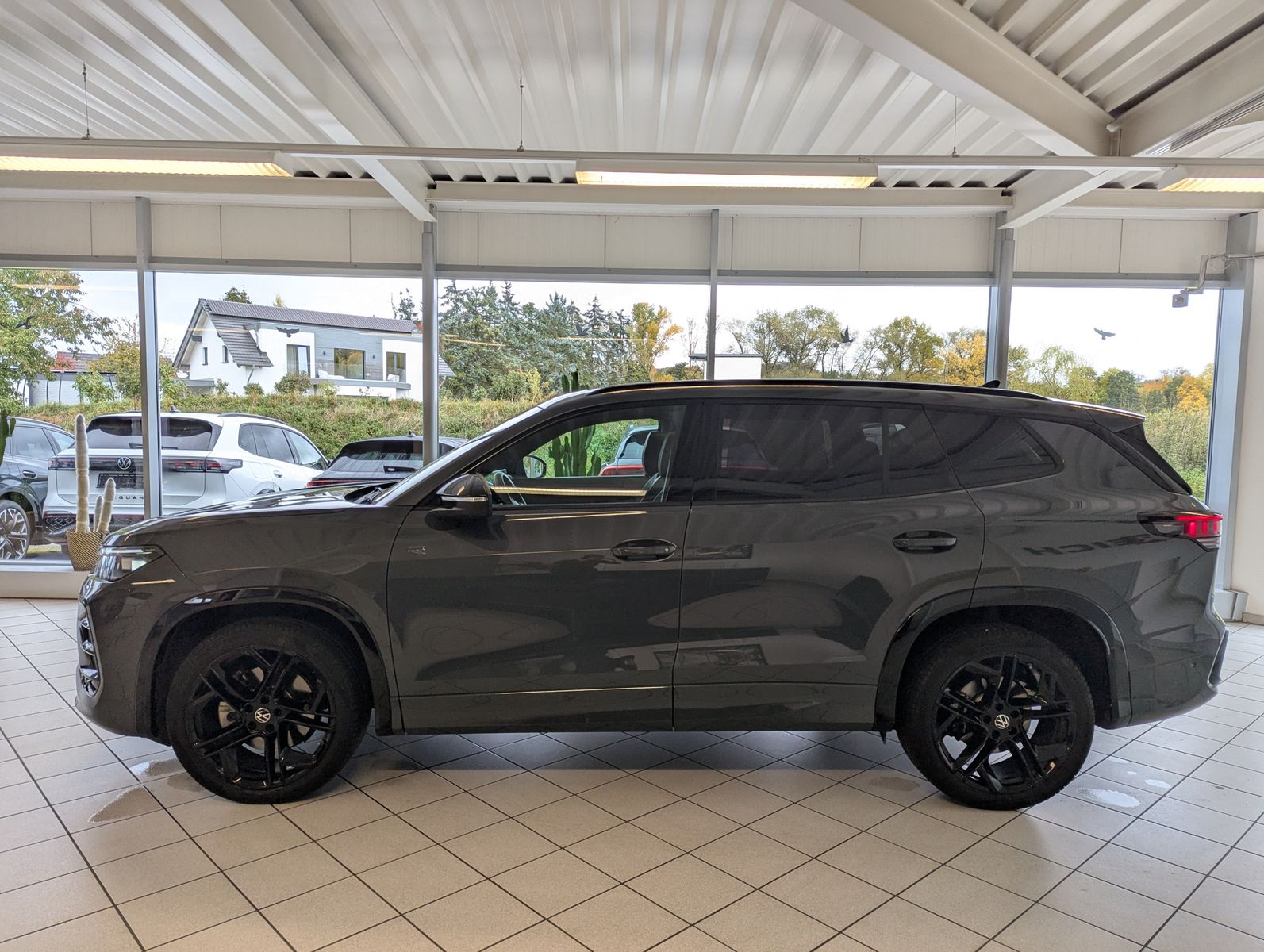 VW Tayron 2.0 R-Line Leder Launch Pano Black AHK 20 - Image 4