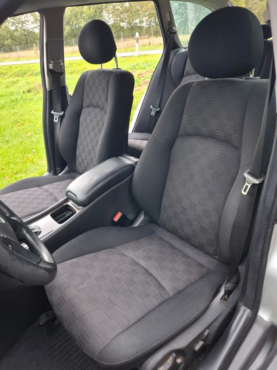 Mercedes-Benz C220 2005 — photo 8