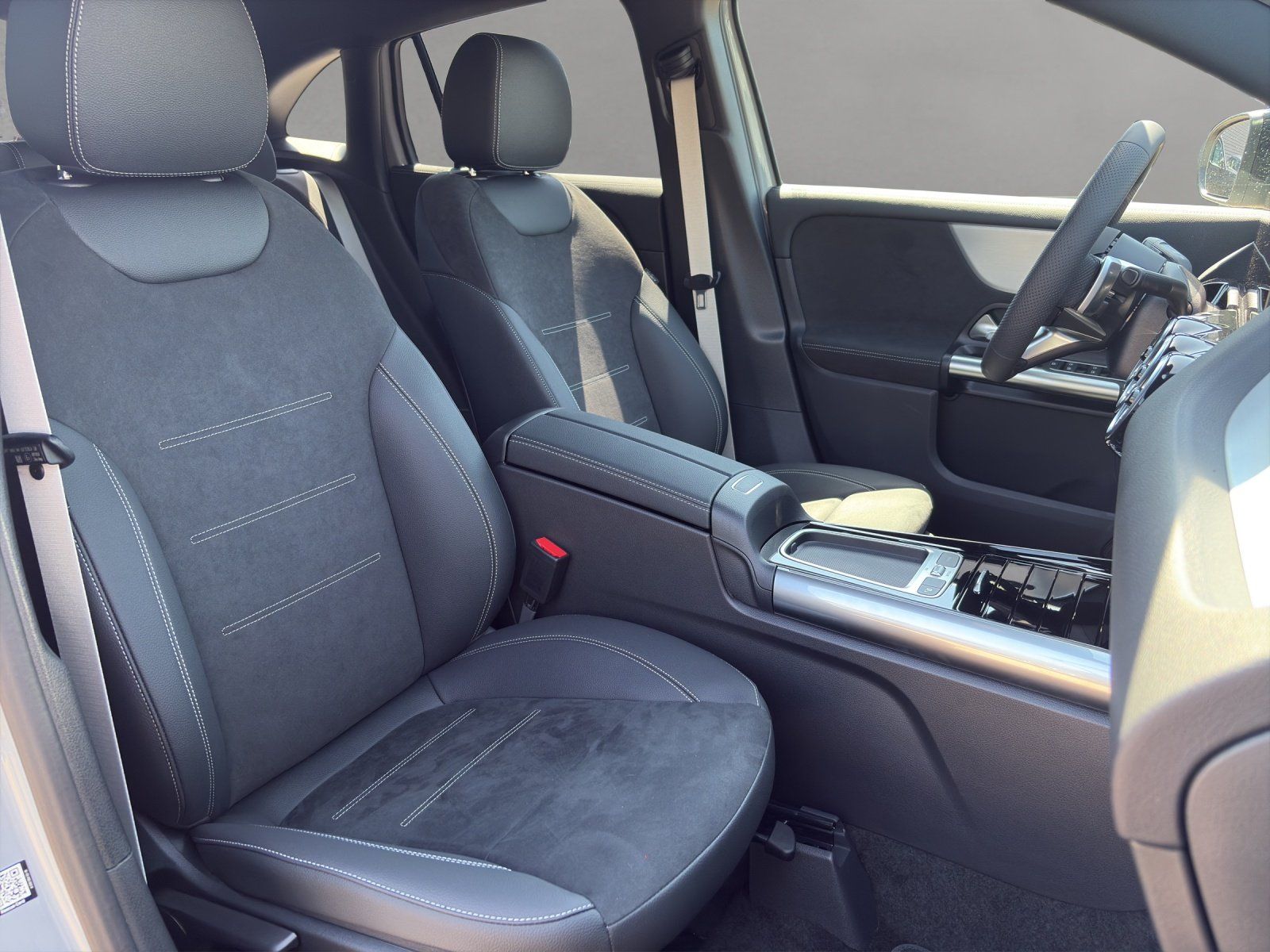 Fahrzeugabbildung Mercedes-Benz GLA 200 AMG 360° Distr Burm AHK Pano Sitzklima