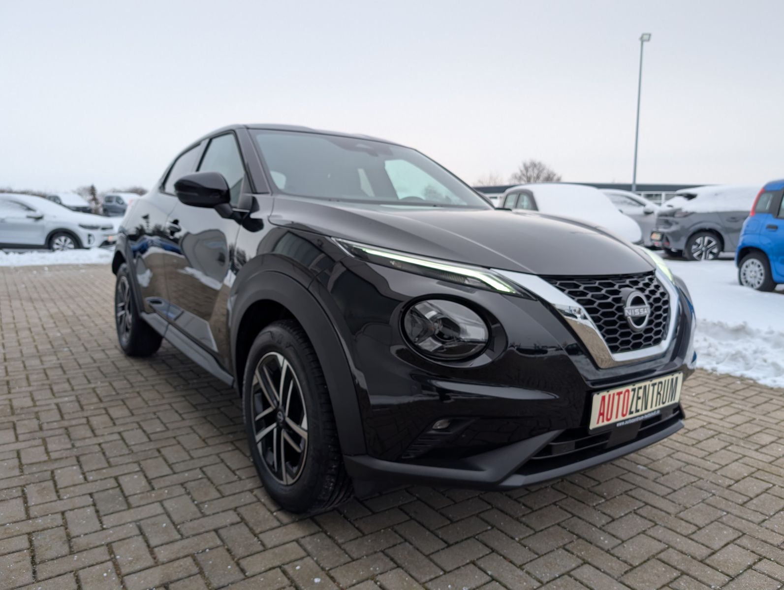 Fahrzeugabbildung Nissan Juke 1.0 DIG-T N-CONNECTA AUTOMATIK WINTERPAKET