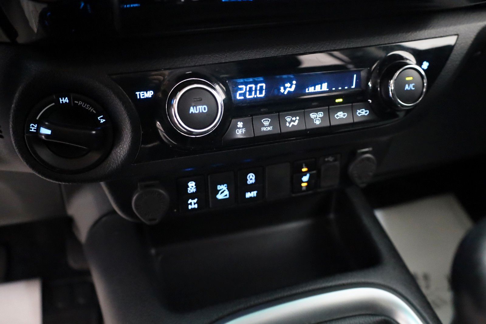 Fahrzeugabbildung Toyota Hilux 2.8 Executive 4x4,LED,Navi,Rollo,Kamer,AHK