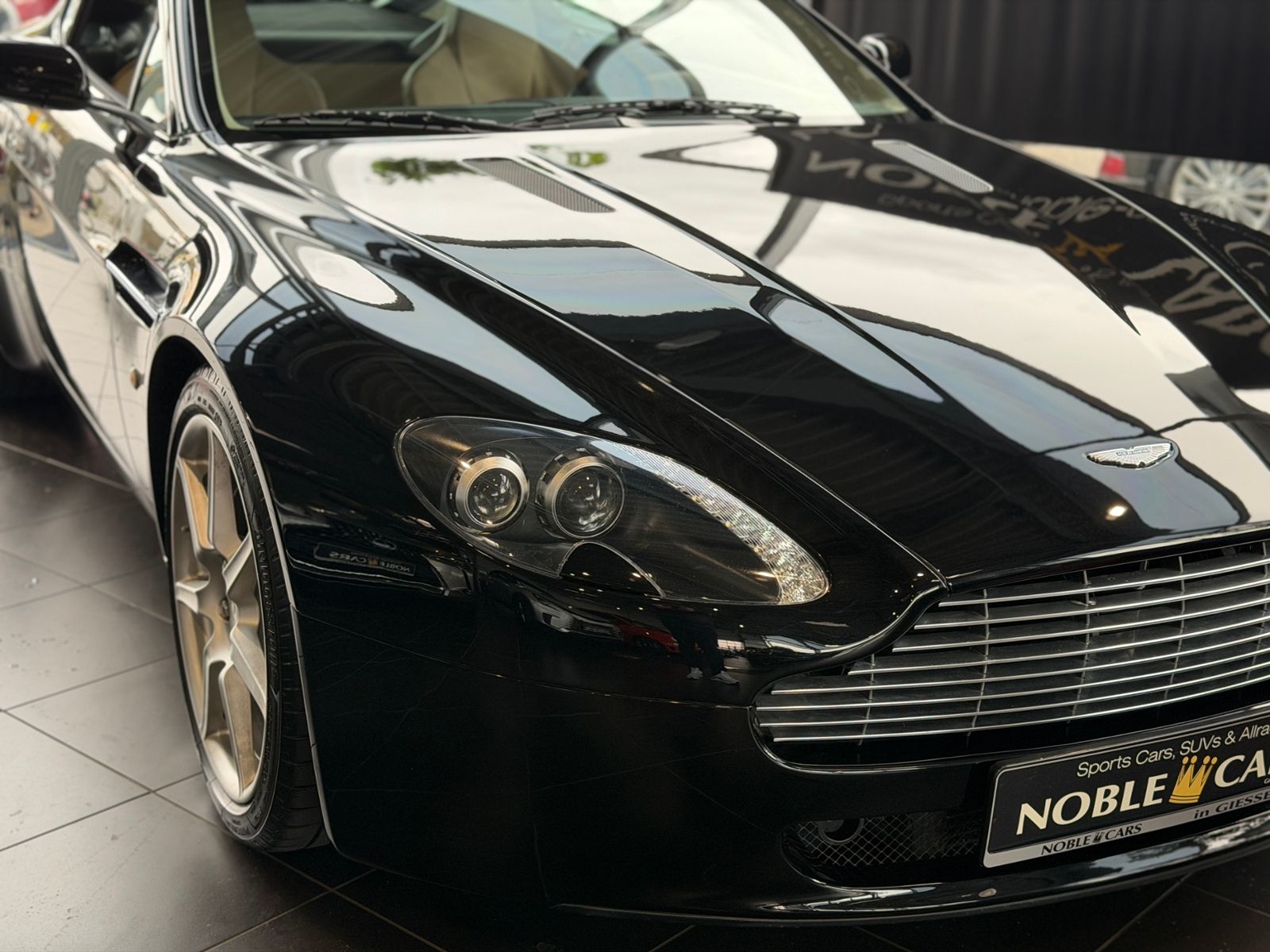 Fahrzeugabbildung Aston Martin Vantage  V8 KLIMA XEN NAV SHZ PDC LEDER