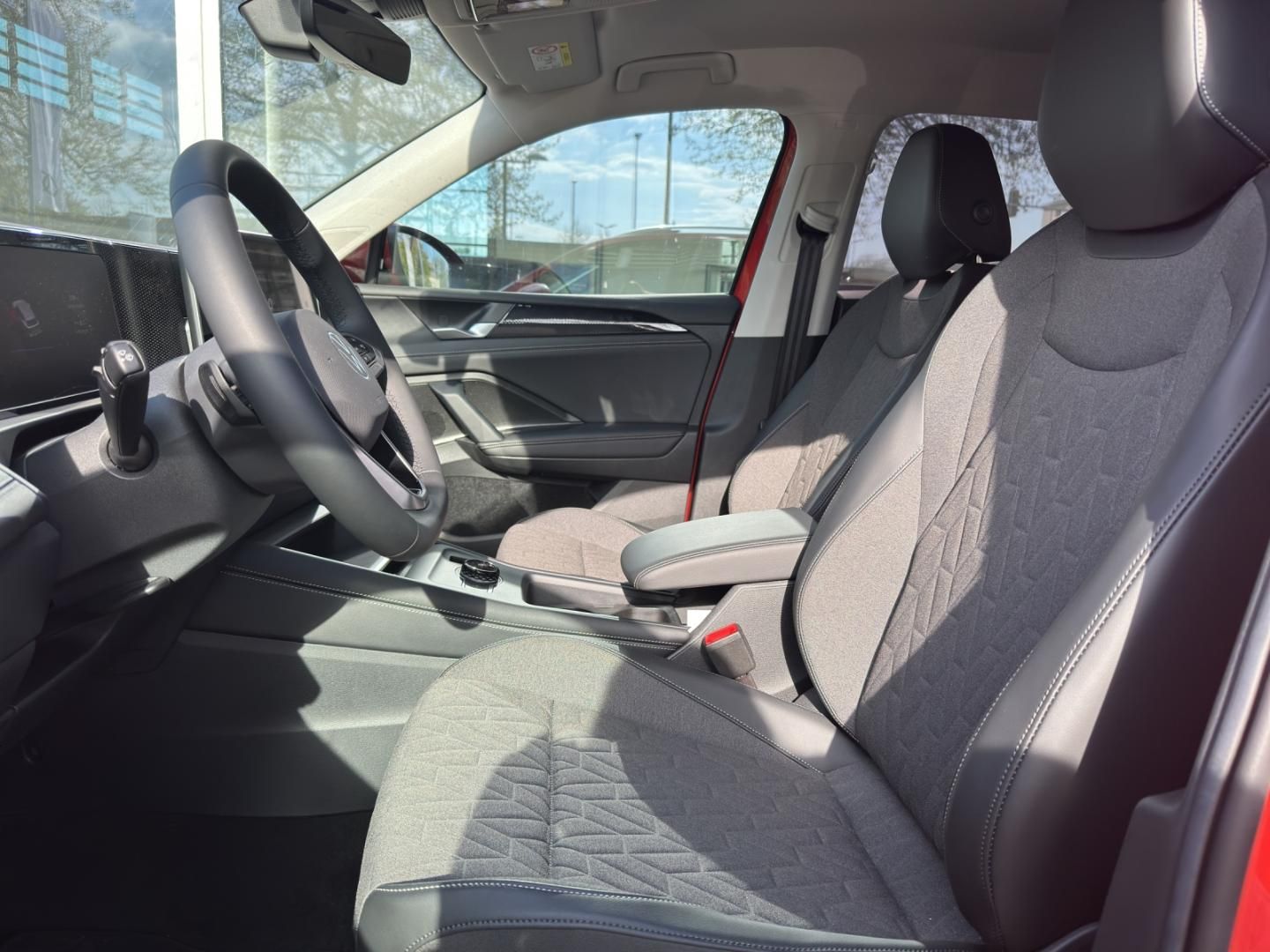 Fahrzeugabbildung Volkswagen Tiguan Life Life,Plug/Hybrid,AHK,GJR,Navi,18"LM,