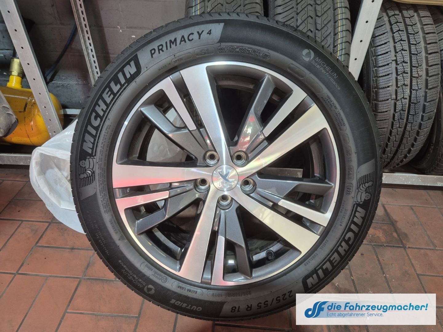 Fahrzeugabbildung Peugeot 3008 Allure Pack 1.5 BlueHDi Navi Digitales Cock
