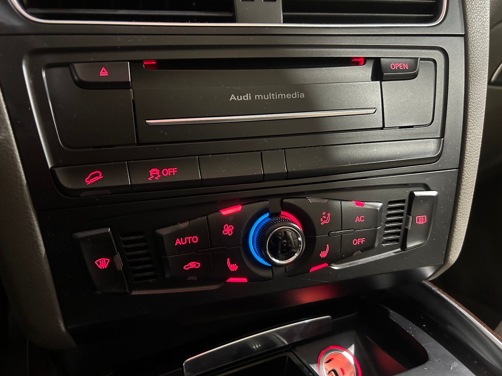 Fahrzeugabbildung Audi Q5 2.0 TDI  quattro/PANO/NAVI/AHK/SHZ/KLIMA/2.HA