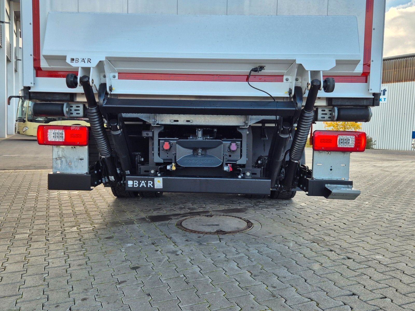 Fahrzeugabbildung Iveco AD190S40/FP Lamberet Mitsubishi LBW Tür AHK