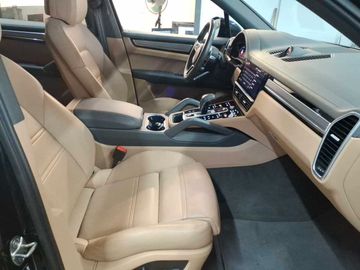 Porsche Cayenne - 8