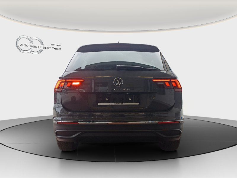 Fahrzeugabbildung Volkswagen Tiguan 1.5 TSI Active   ACC+KAMERA+NAVI+SMART-LI