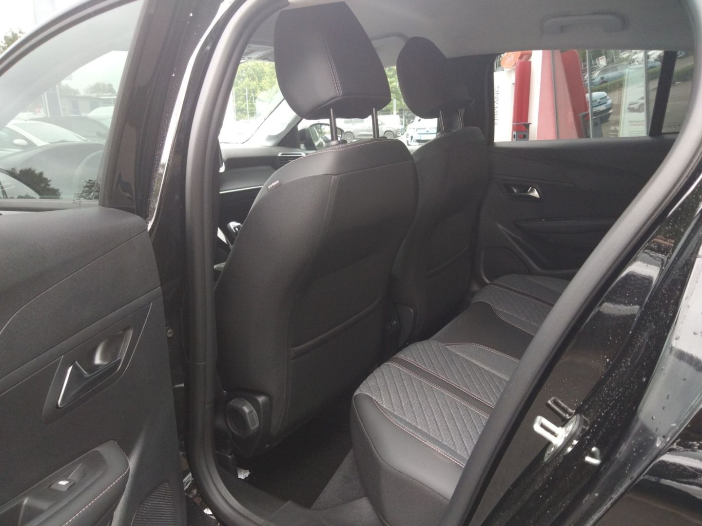 Fahrzeugabbildung Peugeot 208 Allure PureTech 100 Navi 360 Kamera CarPlay