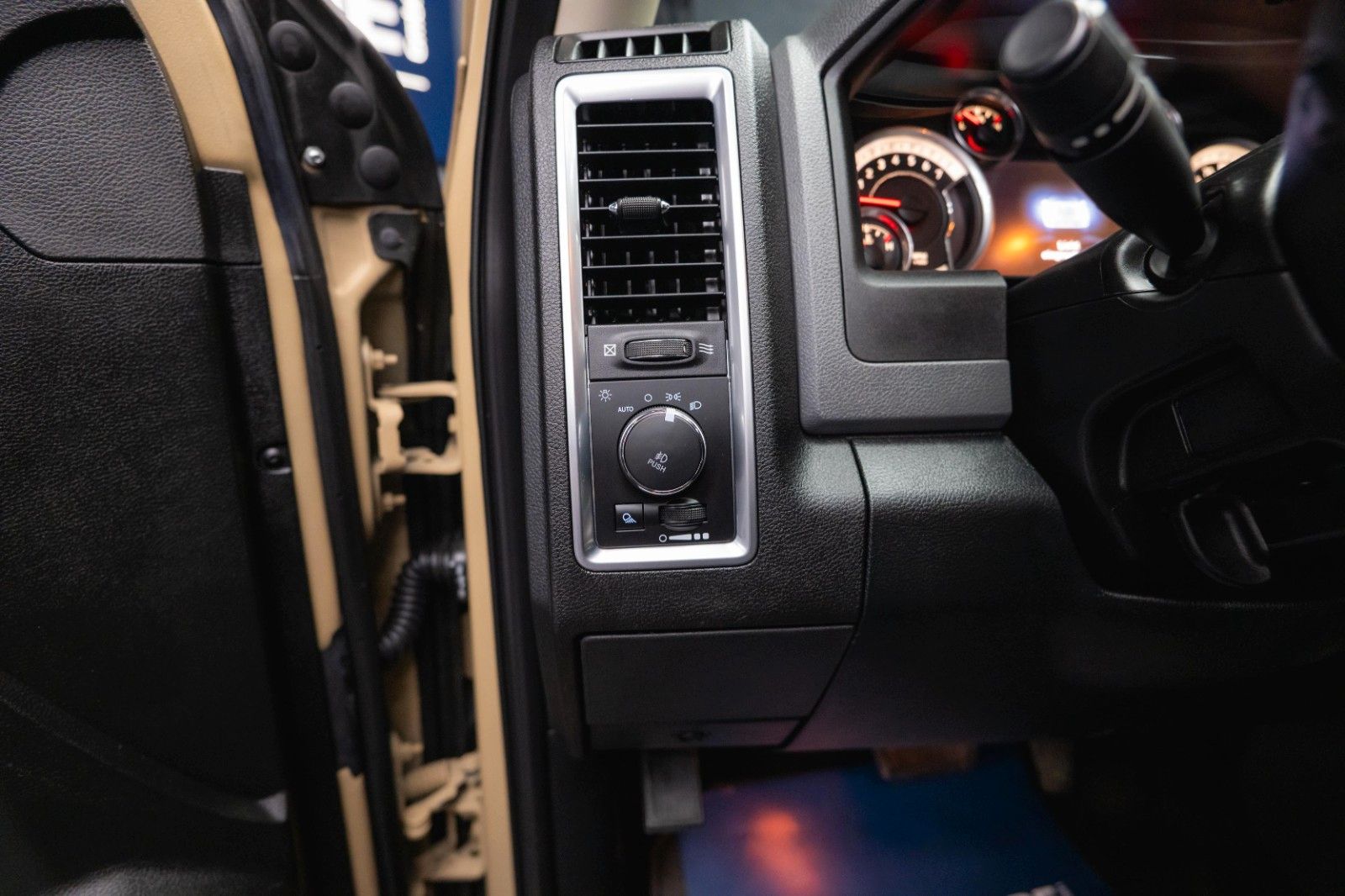 Fahrzeugabbildung Dodge RAM 5.7 V8 HEMI 4x4 OFFROAD RAPTOR LONGBED 19%