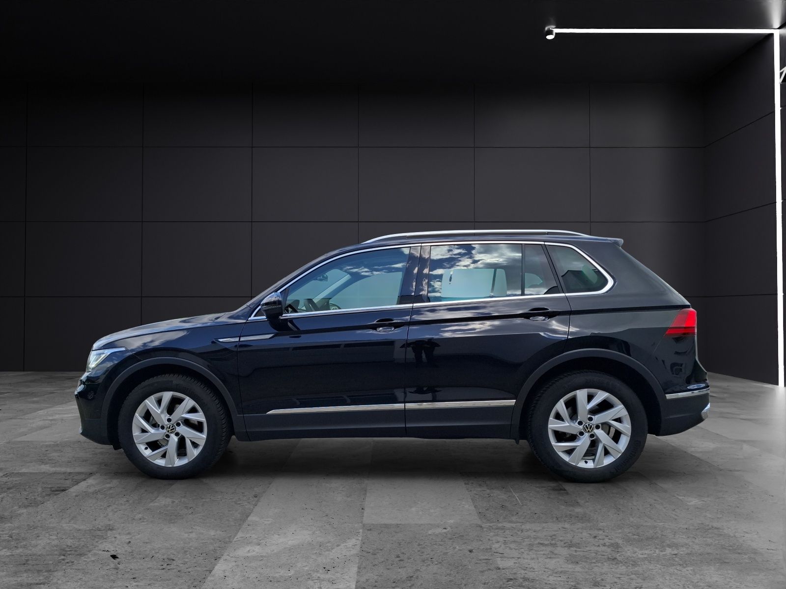 Fahrzeugabbildung Volkswagen Tiguan TDI Elegance DSG Matrix Navi AID ACC PDC