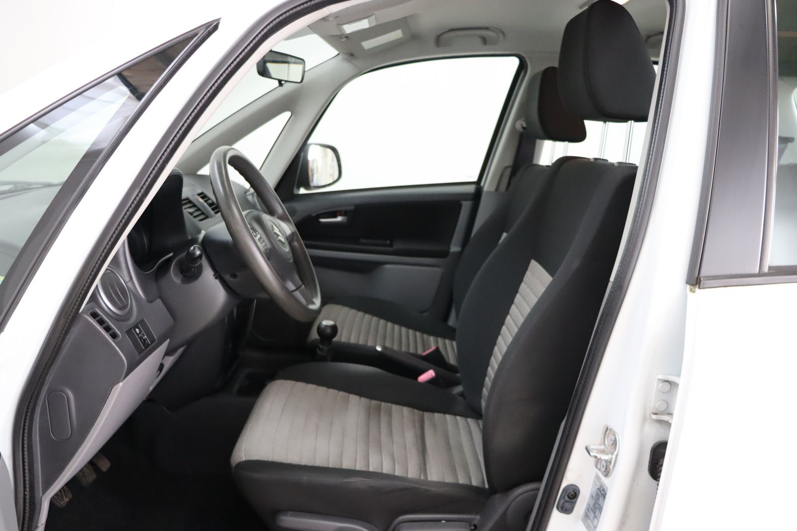 Fahrzeugabbildung Suzuki SX4 1.6 VVT * 1. Hand *HU/AU bis 11.2027 * Klima