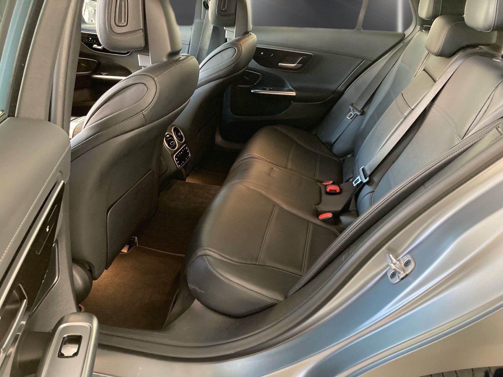 Fahrzeugabbildung Mercedes-Benz C 300 e T AMG*Pano*AHK*HUD*Distronic*Sound*360°*