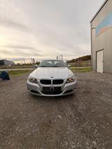 BMW e90 318i Facelift - BMW 3er Reihe aus 2009: Facelift