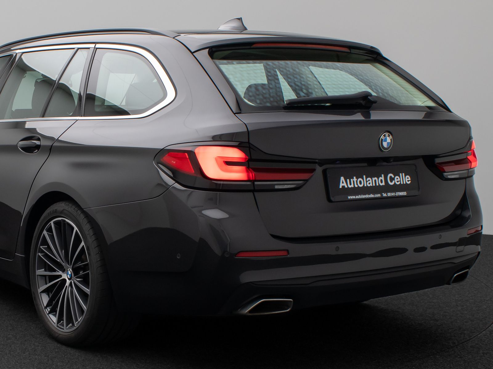 Fahrzeugabbildung BMW 520d Panorama Kamera HUD DAB 4Klima Alarm 19Zoll