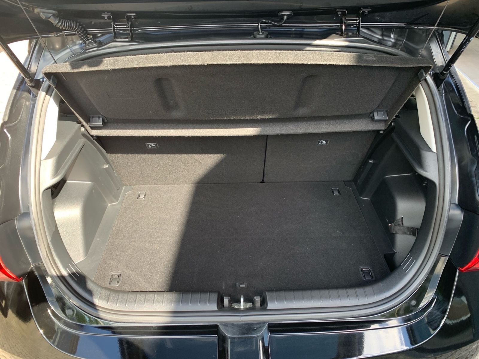 Fahrzeugabbildung Hyundai i20 1.0 T-GDI Edition 30 1Hd Allwetter